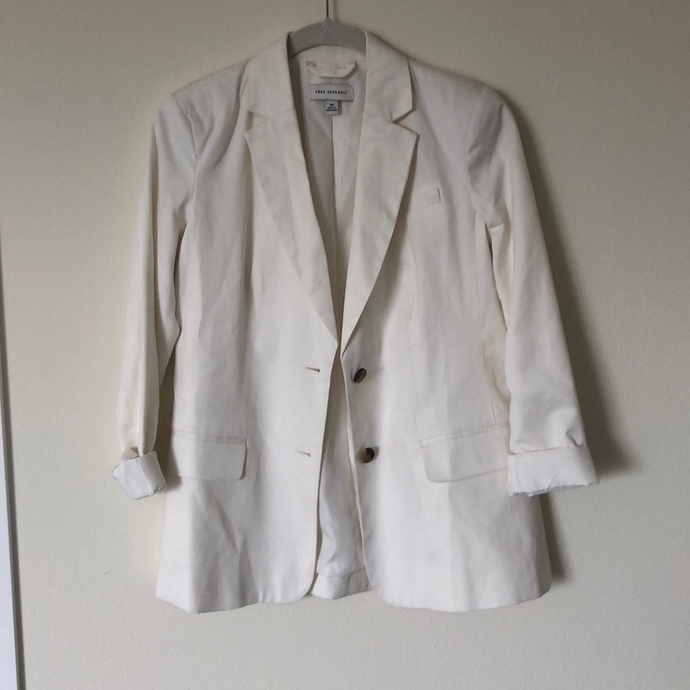 Free Assembly off white blazer. Perfect condition!